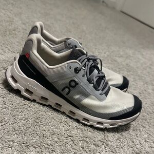 On cloud running shoes. Women’s size 5.